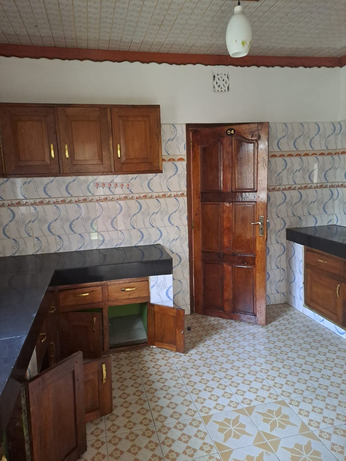 3 Bedroom with SQ for rent in Meru — The Rivers Court, photo 2